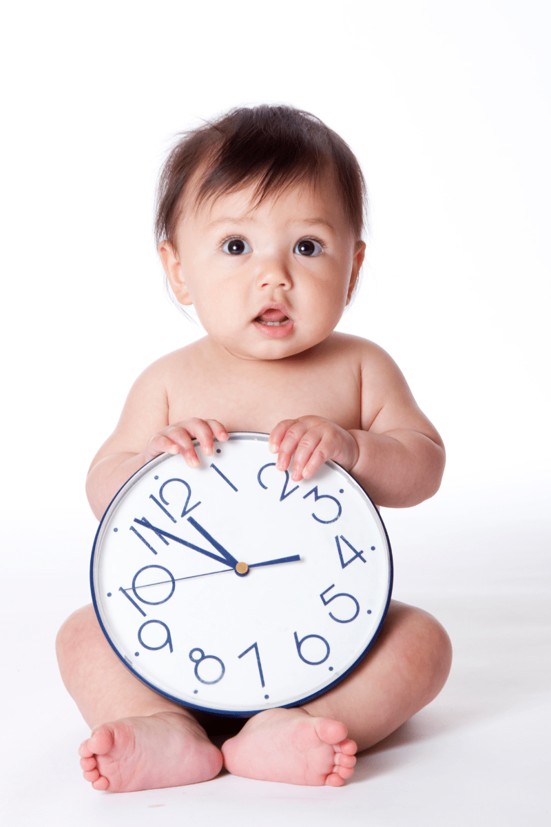 Ontdek hoe je je baby of peuter helpt om niet te vroeg wakker te worden. Praktische slaaptips voor een soepele overgang naar de wintertijd.